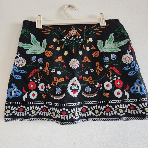 BBWM Woman Dresses & Skirts - BBWM Woman Multicolored embroidered black skirt